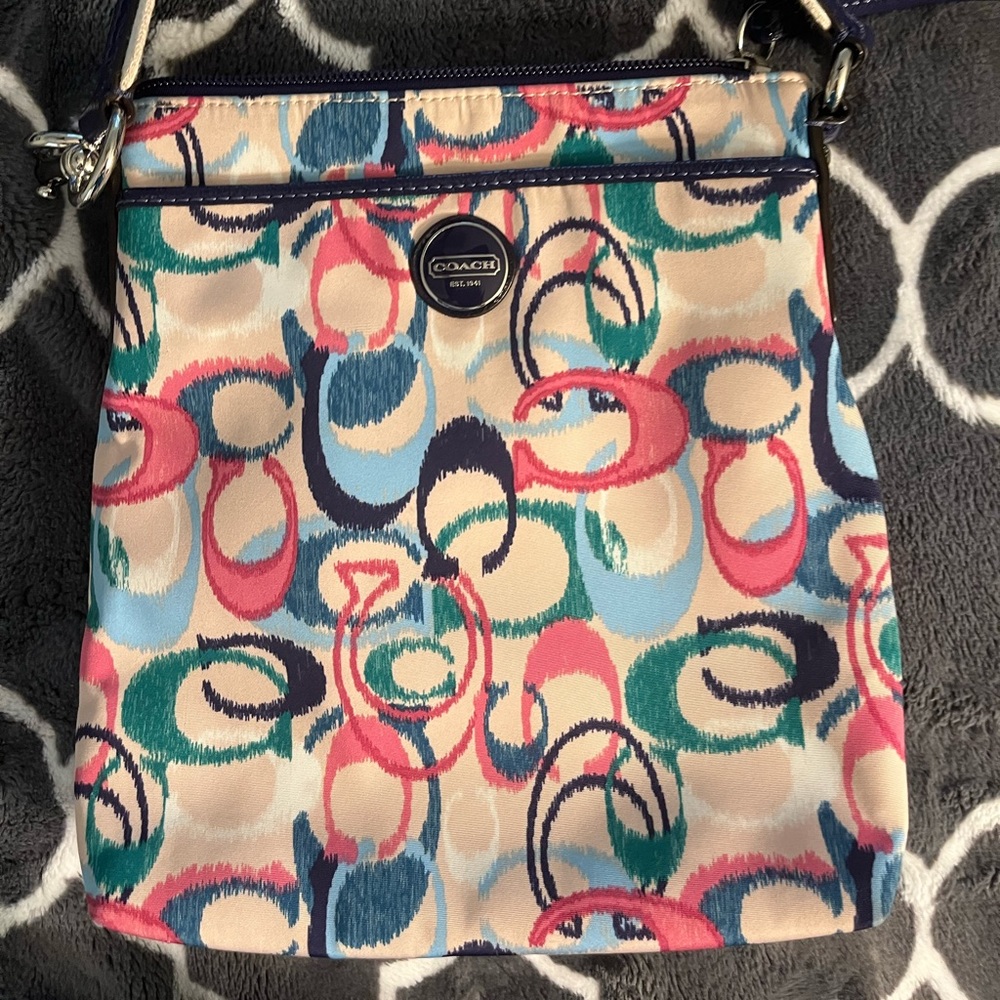 Perfect condition coach purse. Perfect add on to any outfit. Price is negotiable